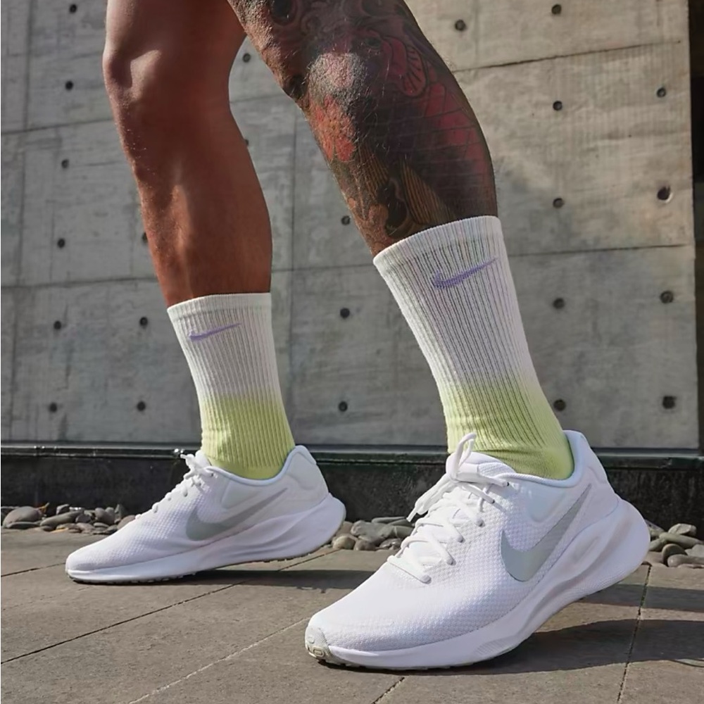 Nike revolution 7 sneakers